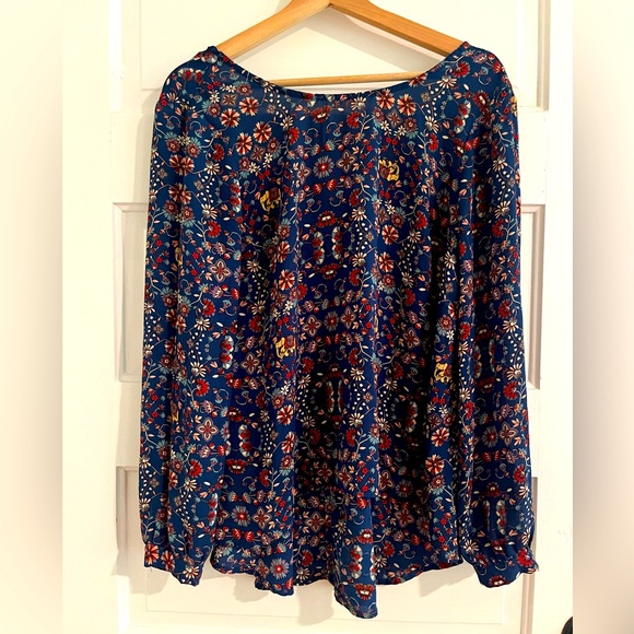 Love1 forever21 Xs slouchy chiffon blouse with elephant pattern. - Picture 5 of 11